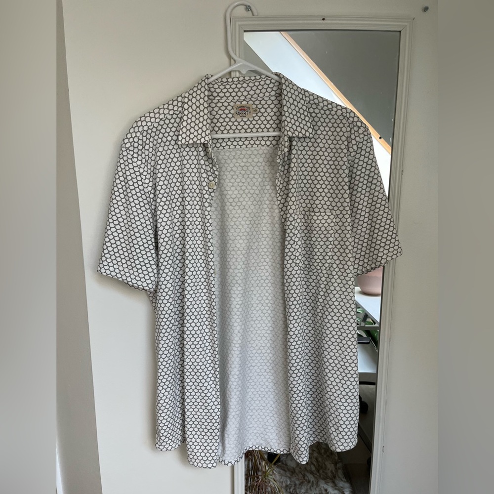 Faherty short sleeve playa button down shirt in white. size medium